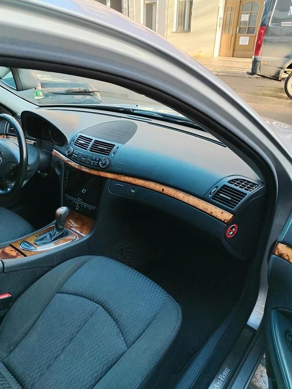 Gebraucht Mercedes E280 180 PS (132 kW) 2005 Grau Limousine
