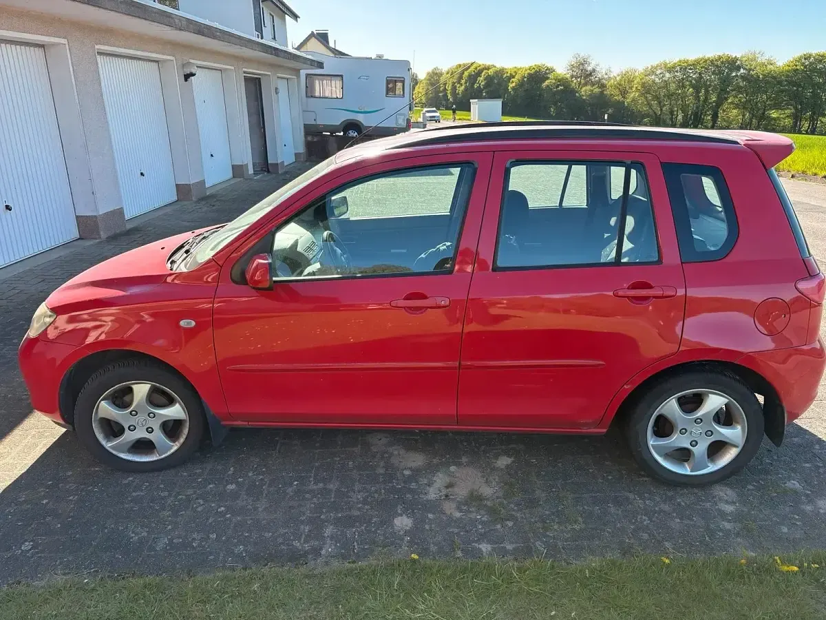 Second-hand Mazda 2 Exclusive 80 CP (58 kW) 2003 Roșu Hatchback