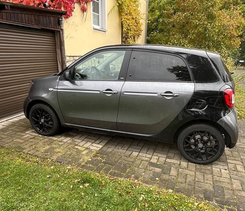 Grau Gebraucht 2018 Smart ForFour Electric Drive Passion Kleinwagen | 8.499 € (Guter Preis) - Bild 1/4