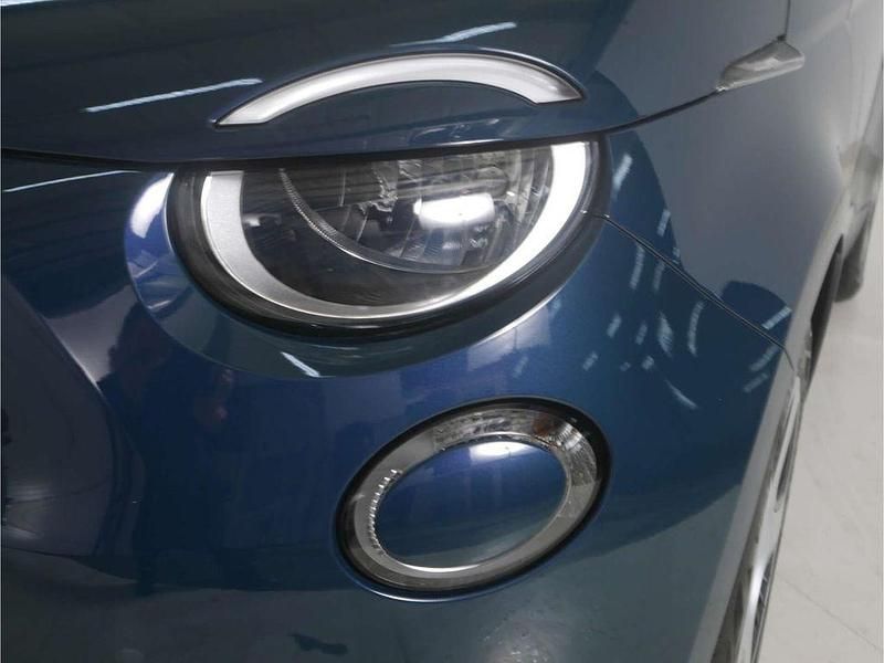 Gebraucht Fiat 500e Action 69 kW (95 PS) 2023 Gruen Limousine