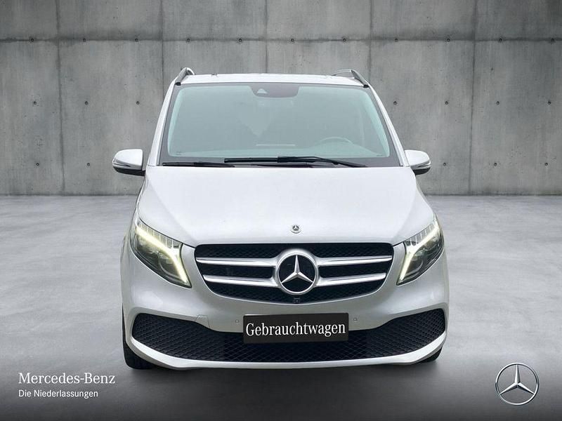 Gebraucht Mercedes V250 Avantgarde Edition 190 PS (139 kW) 2022 Silber Van / Kleinbus