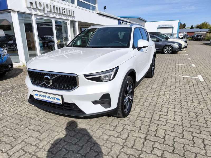 Weiß Gebraucht 2024 Volvo XC40 Core SUV | 36.990 € (Fairer Preis) - Bild 1/4