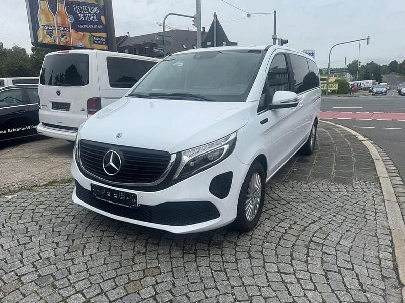 Weiß Gebraucht 2020 Mercedes EQV300 Van / Kleinbus | 32.900 € (Guter Preis) - Bild 1/4