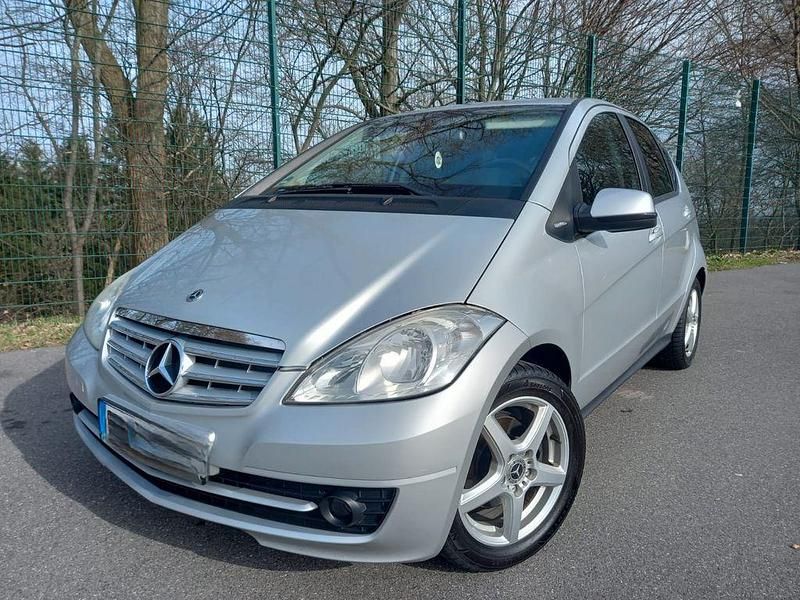 Gebraucht Mercedes A160 Elegance 95 PS (69 kW) 2010 Silber Van / Kleinbus