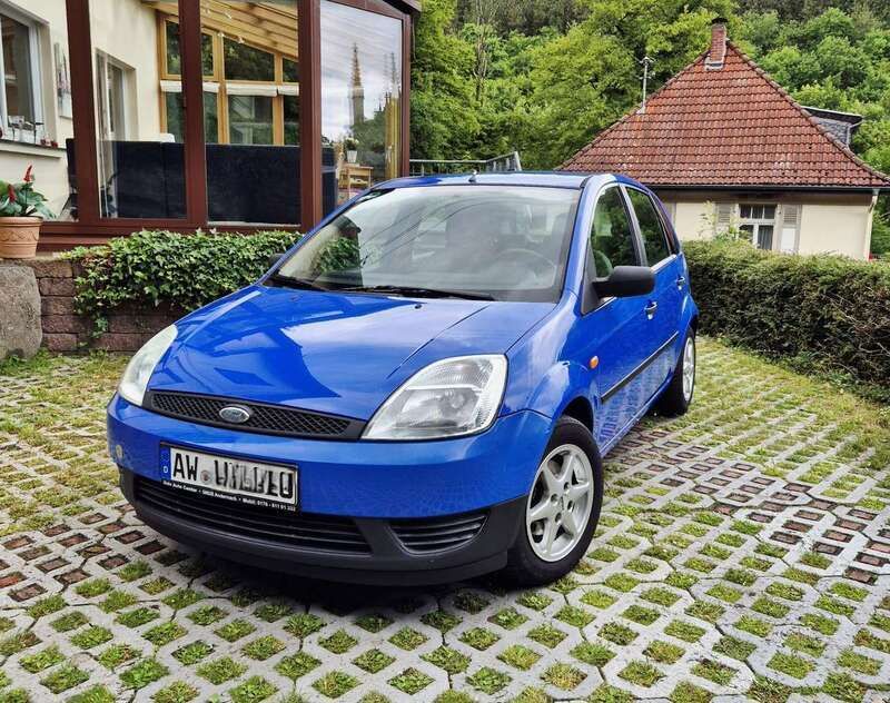 Blau Gebraucht 2002 Ford Fiesta Kleinwagen | 1.299 € (Fairer Preis) - Bild 1/4