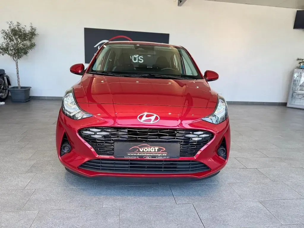 Gebraucht Hyundai i10 Trend 63 PS (46 kW) 2025 Dragon red (metallic) Kleinwagen