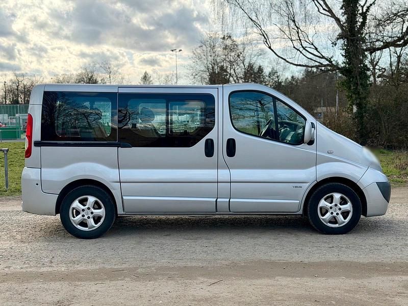 Gebraucht Opel Vivaro 114 PS (83 kW) 2008 Silber Van / Kleinbus