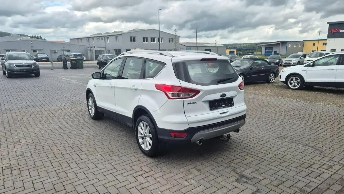 Gebraucht Ford Kuga Titanium 150 PS (110 kW) 2016 Weiß SUV