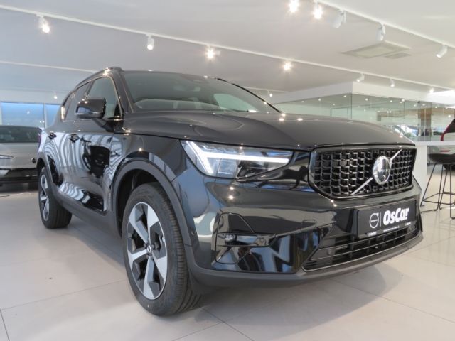 Schwarz Neu 2024 Volvo XC40 Business Edition SUV | 45.970 € - Bild 1/4