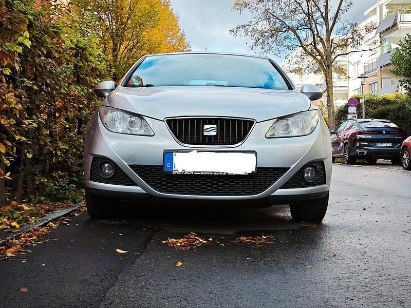Silber Gebraucht 2011 Seat Ibiza Sport Limousine | 3.999 € (Guter Preis) - Bild 1/4