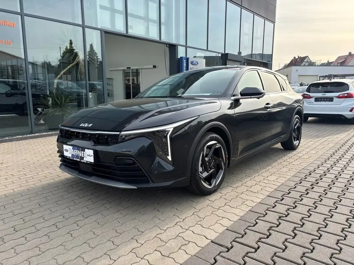 Neu Kia K4 Spirit 150 PS (110 kW) 2025 Interstellar grau metallic Limousine
