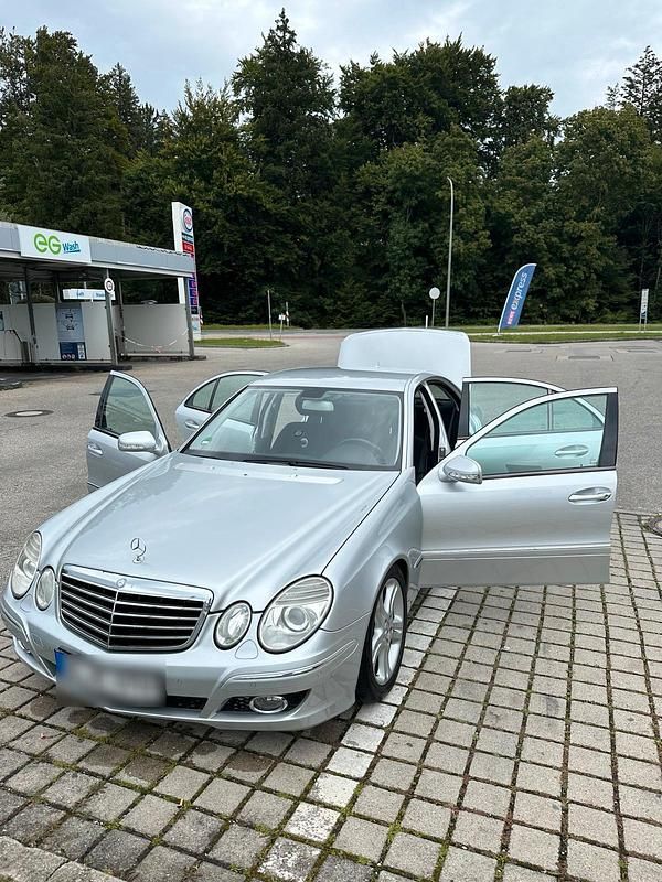 Silber Gebraucht 2006 Mercedes E280 Limousine | 4.900 € (Fairer Preis) - Bild 1/4