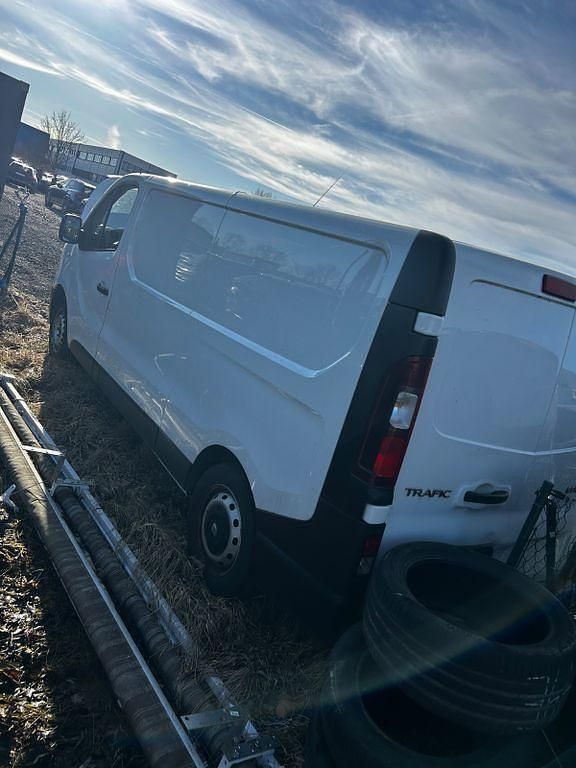 Gebraucht Renault Trafic 121 PS (88 kW) 2018 Weiß Van / Kleinbus