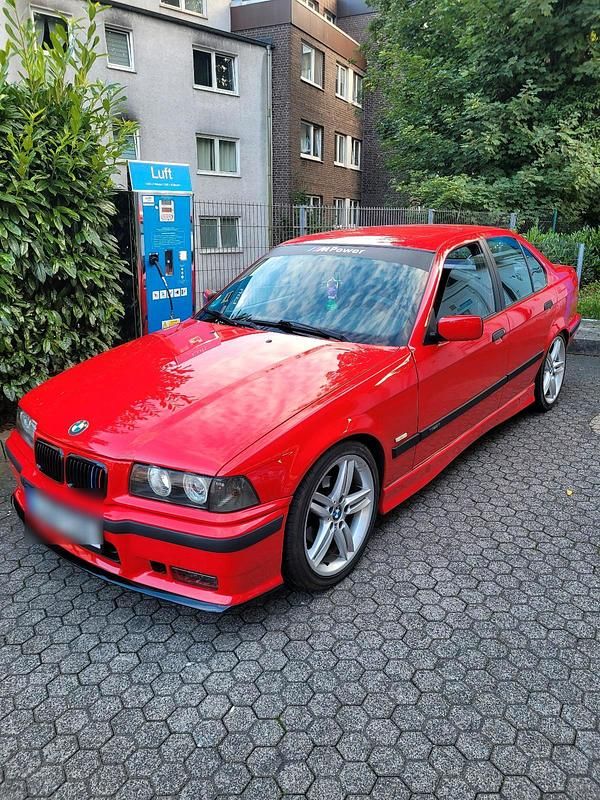 Rot Gebraucht 2025 BMW 323 Limousine | 10.000 € - Bild 1/4