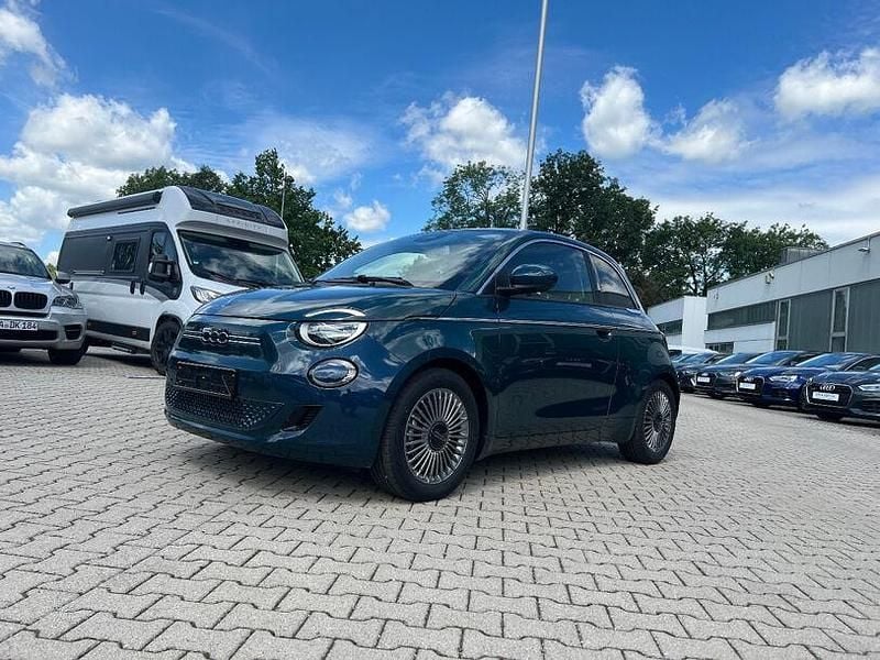 Ozean grün metallic Gebraucht 2024 Fiat 500e Style Kleinwagen | 24.990 € - Bild 1/4