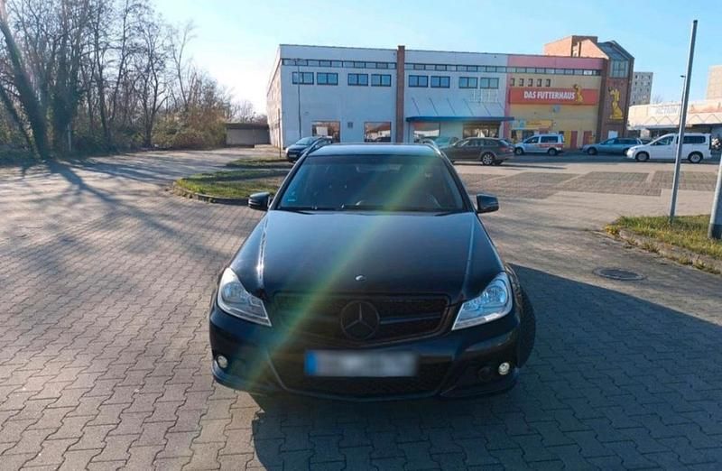 Gebraucht Mercedes C180 170 PS (125 kW) 2012 Schwarz Kombi