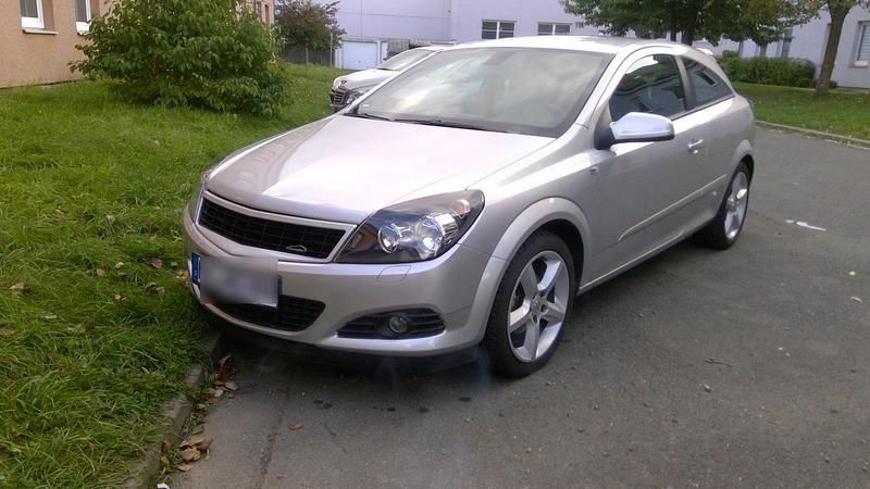 Silber Gebraucht 2007 Opel Astra GTC Coupé | 2.900 € (Guter Preis) - Bild 1/4