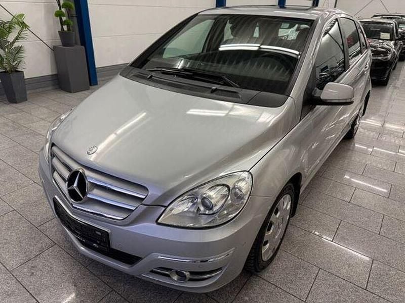 Gebraucht Mercedes B200 140 PS (102 kW) 2011 Silber Van / Kleinbus