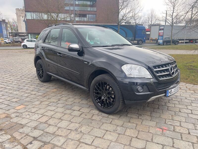 Schwarz Gebraucht 2010 Mercedes ML280 SUV | 8.900 € (Guter Preis) - Bild 1/4