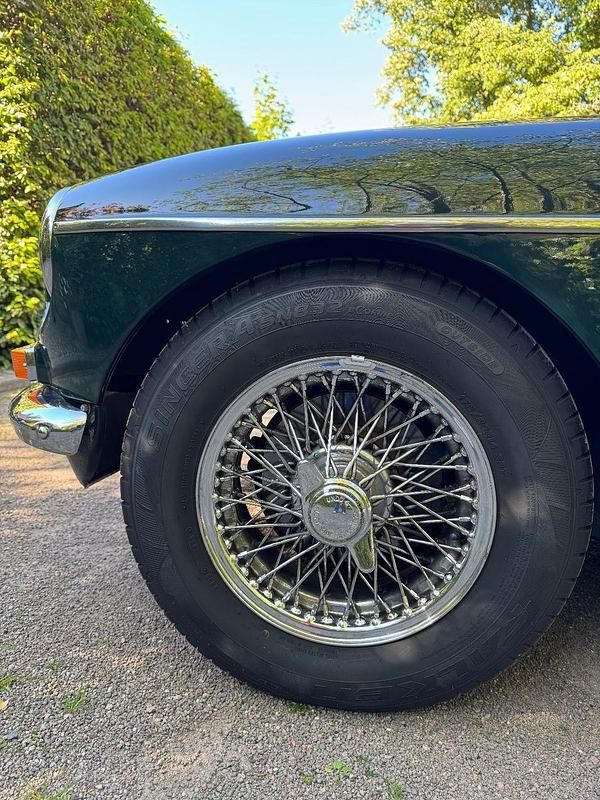Second-hand MG B 95 CP (69 kW) 1965 Verde Cabrio