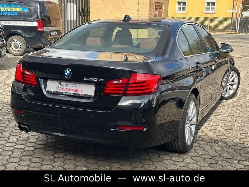 Gebraucht BMW 520 Performance 190 PS (139 kW) 2016 Saphirschwarz Limousine