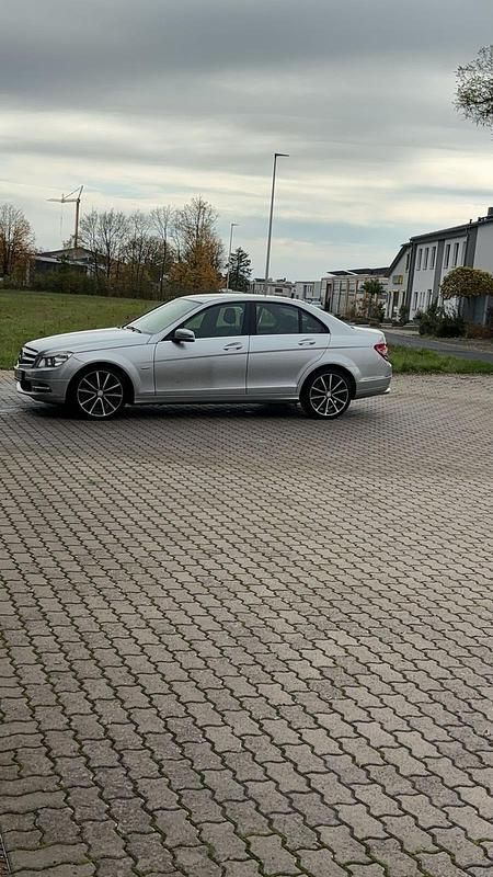 Silber Gebraucht 2010 Mercedes C200 Limousine | 8.000 € - Bild 1/4