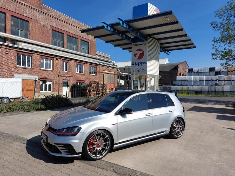 Silber Gebraucht 2016 VW Golf VII GTI Clubsport Limousine | 27.900 € (Teuer) - Bild 1/4