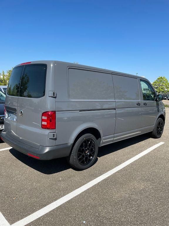 Gebraucht VW Transporter 150 PS (110 kW) 2018 Grau Van