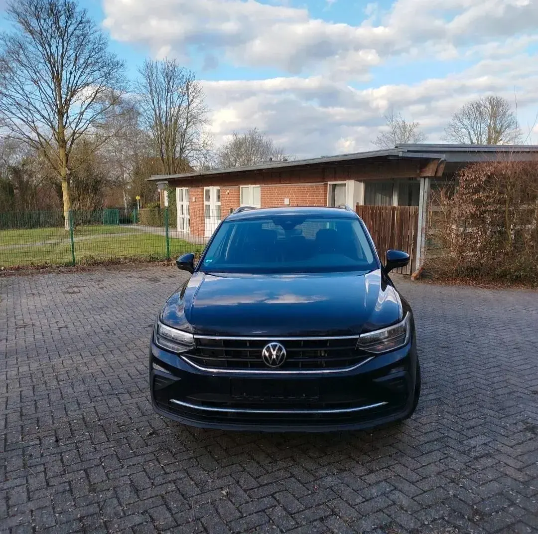 Gebraucht VW Tiguan Active 150 PS (110 kW) 2022 Schwarz SUV