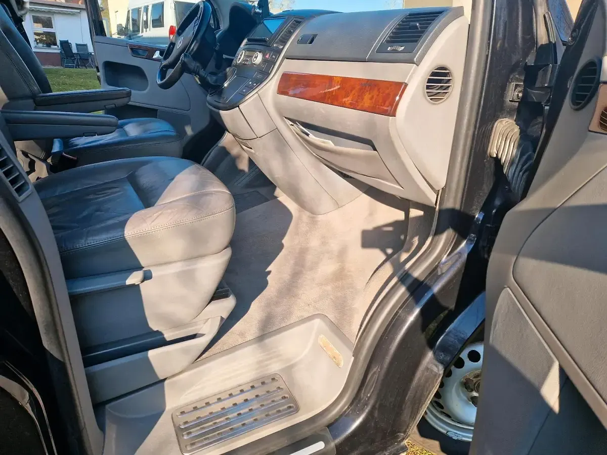 Gebraucht VW Multivan 174 PS (127 kW) 2005 Schwarz Van / Kleinbus