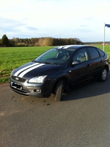 Grau metallic Gebraucht 2008 Ford Focus Limousine | 6.599 € - Bild 1/4