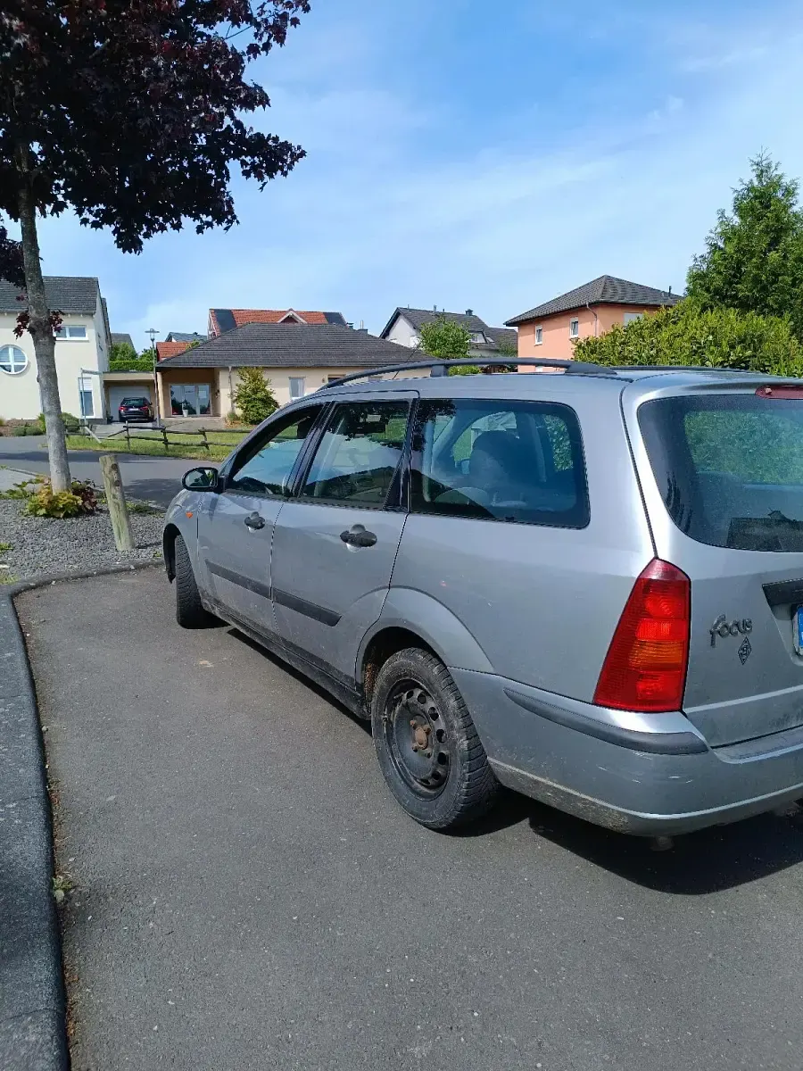 Gebraucht Ford Focus 125 PS (91 kW) 2004 Grau Kombi