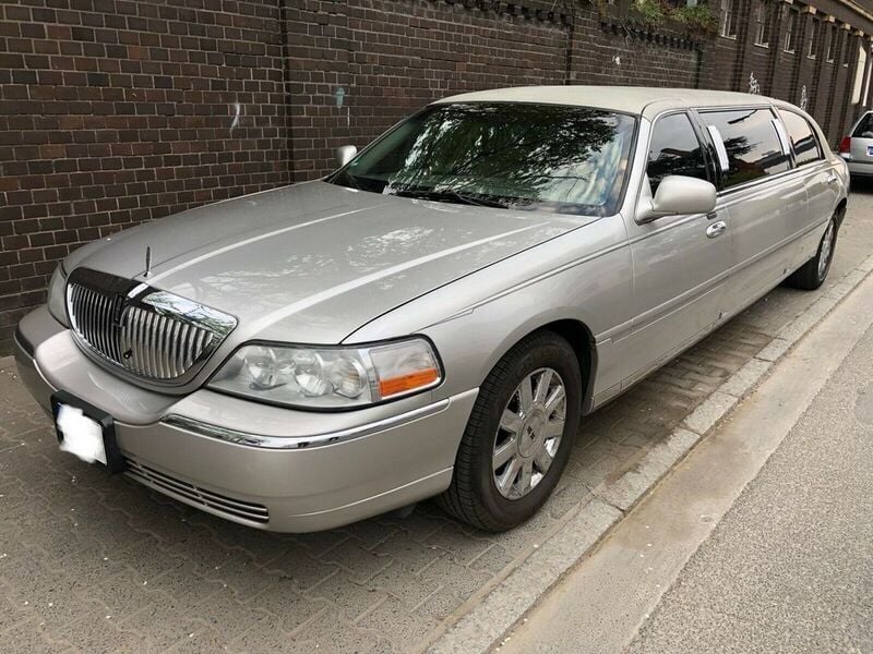 Silber Gebraucht 2003 Lincoln Town Car Limousine | 13.999 € - Bild 1/4