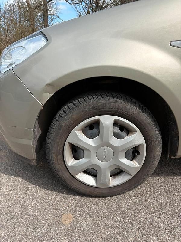 Gebraucht Dacia Sandero 75 PS (55 kW) 2008 Grau Kleinwagen