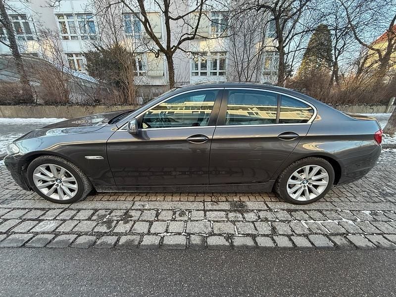 Gebraucht BMW 530 245 PS (180 kW) 2010 Braun Limousine