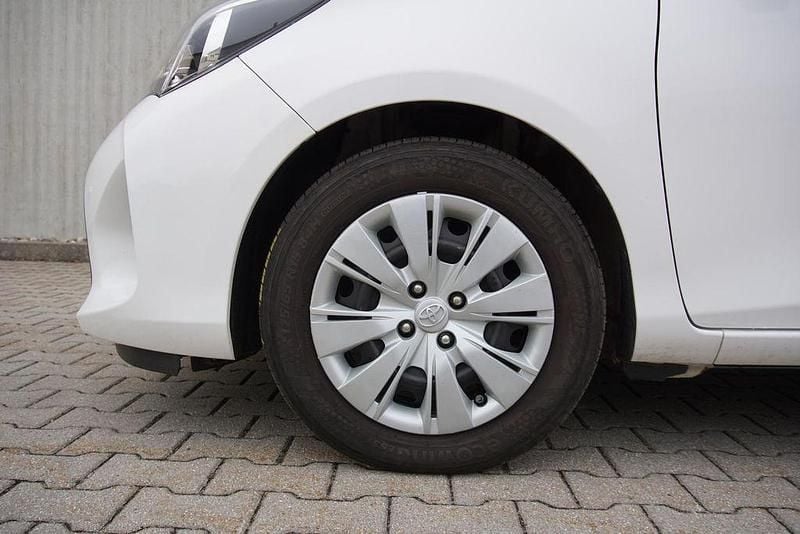 Gebraucht Toyota Yaris 69 PS (50 kW) 2015 Super white 2 Kleinwagen