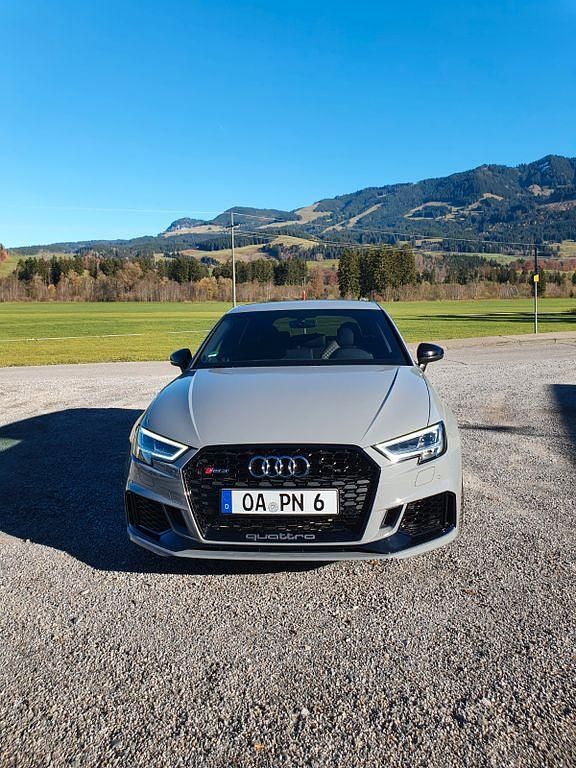 Grau Gebraucht 2019 Audi RS3 Sport Limousine | 43.500 € (Fairer Preis) - Bild 1/4