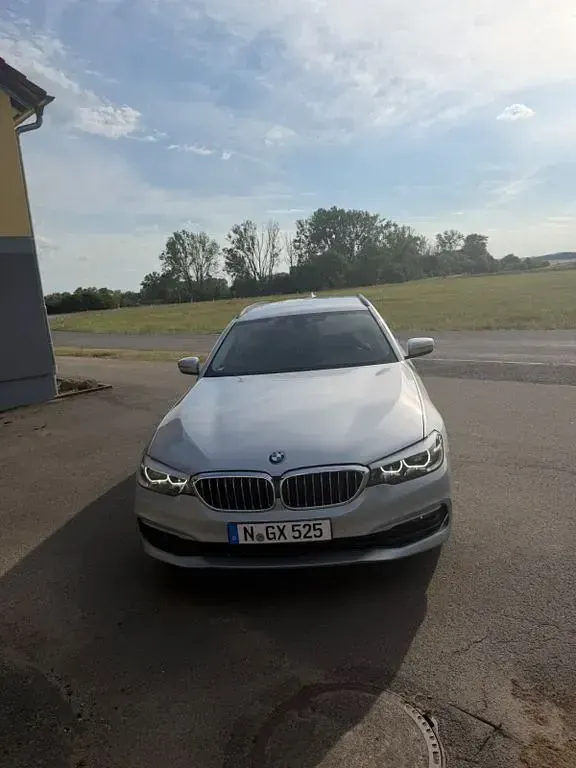 Gebraucht BMW 525 231 PS (169 kW) 2019 Silber Kombi