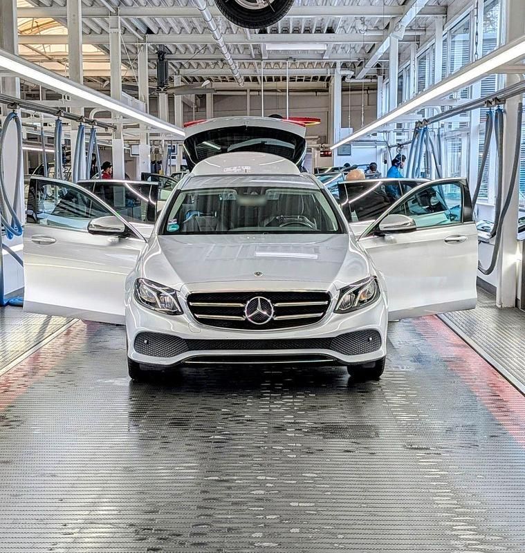 Gebraucht Mercedes E220 Avantgarde 194 PS (142 kW) 2020 Grau Kombi