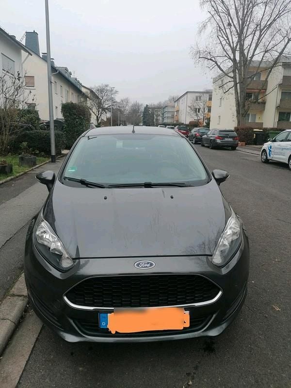 Grau Gebraucht 2017 Ford Fiesta Trend Kleinwagen | 7.500 € - Bild 1/4