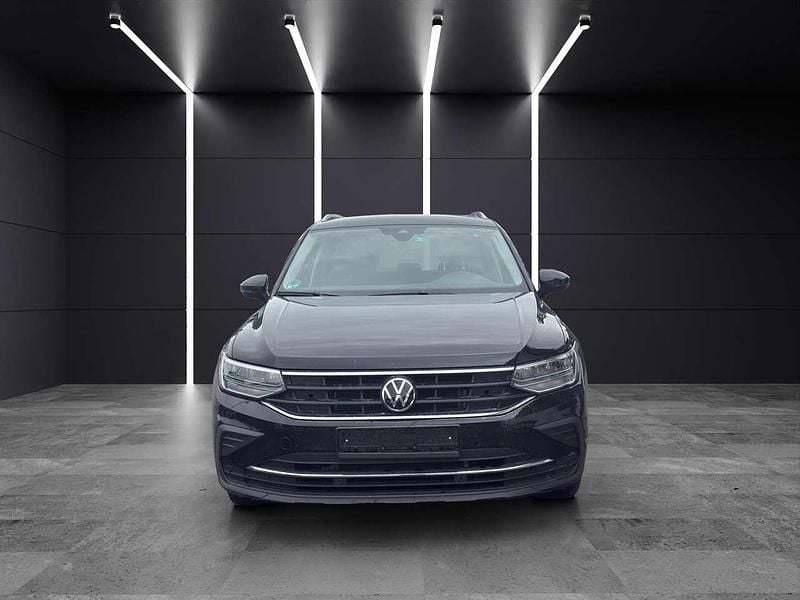 Deep black perleffekt Gebraucht 2023 VW Tiguan Active SUV | 19.990 € (Superpreis) - Bild 1/4