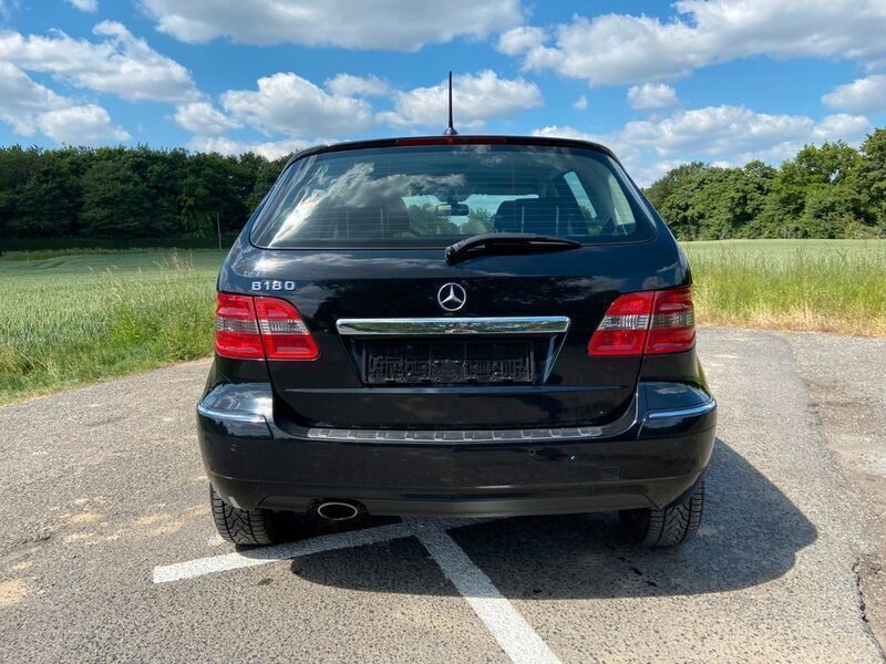 Gebraucht Mercedes B180 116 PS (85 kW) 2011 Schwarz Van / Kleinbus