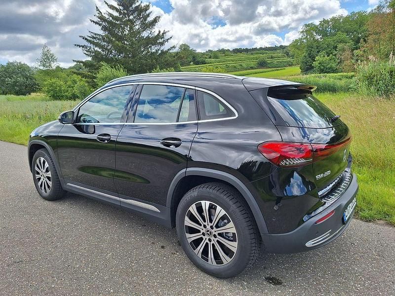 Gebraucht Mercedes EQA250 139 kW (190 PS) 2023 Schwarz SUV