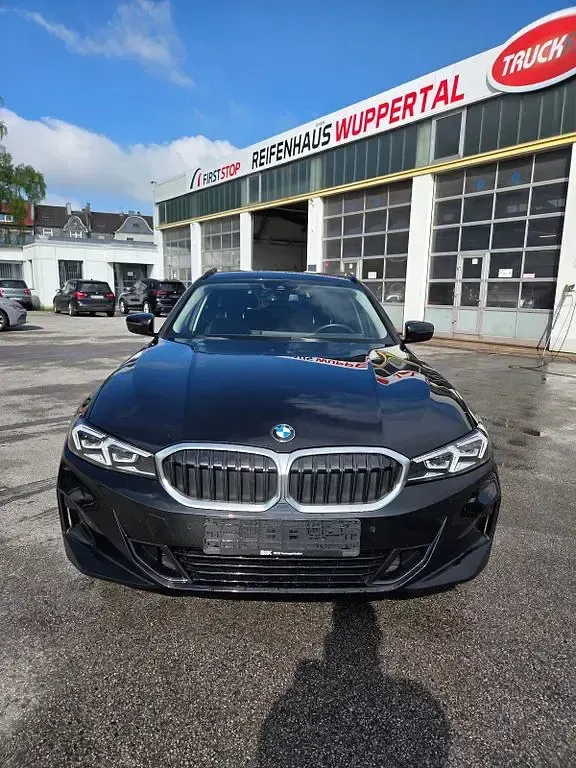 Gebraucht BMW 318 156 PS (114 kW) 2024 Schwarz Kombi