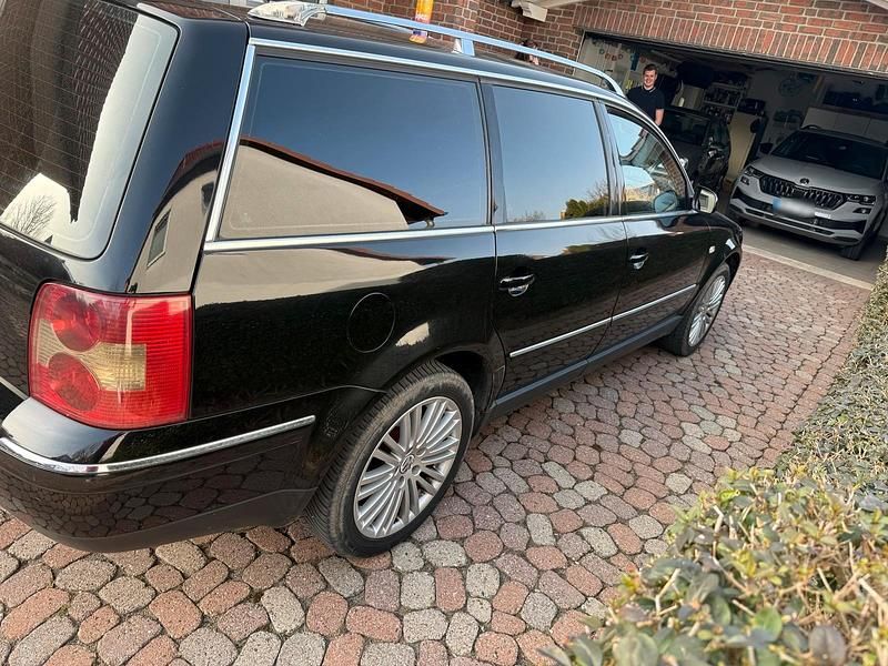 Gebraucht VW Passat 131 PS (96 kW) 2001 Schwarz Kombi