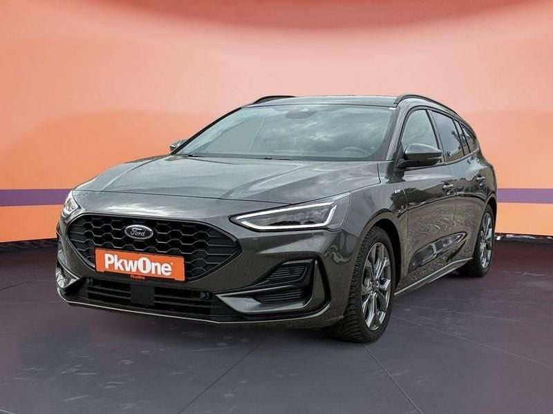 Grau Gebraucht 2024 Ford Focus ST-Line X Limousine | 23.460 € (Guter Preis) - Bild 1/4