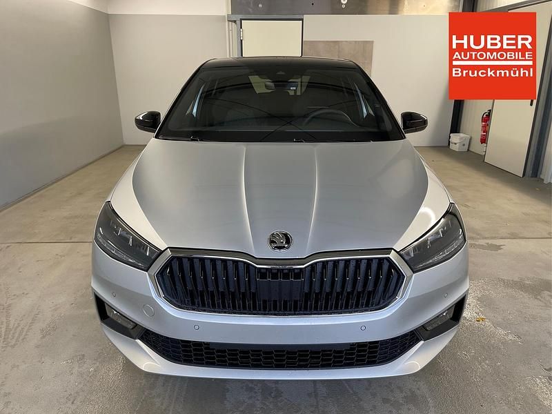Neu Skoda Fabia Dynamic 116 PS (85 kW) 2025 [8e1z] brillantsilber metallic / dach schwarz Limousine