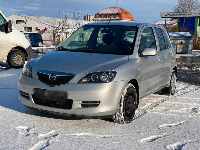 Silber Gebraucht 2006 Mazda 2 Limousine | 1.100 € (Superpreis) - Bild 1/4