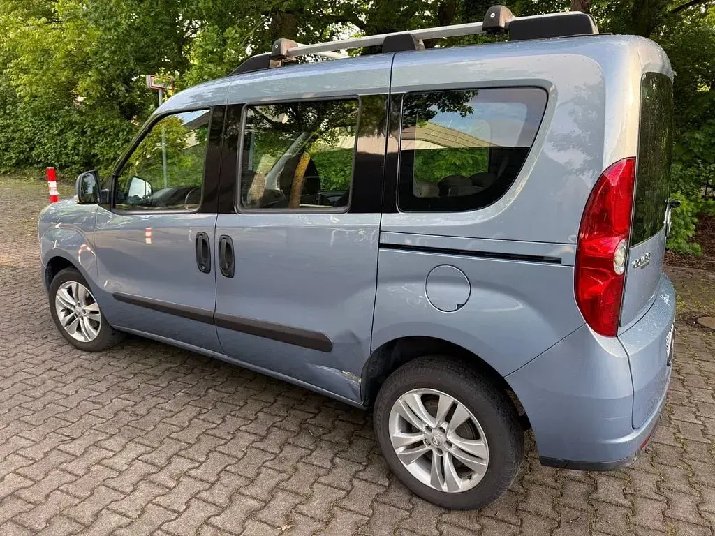 Używany Opel Combo Edition 105 KM (77 kW) 2012 Niebieski Minivan