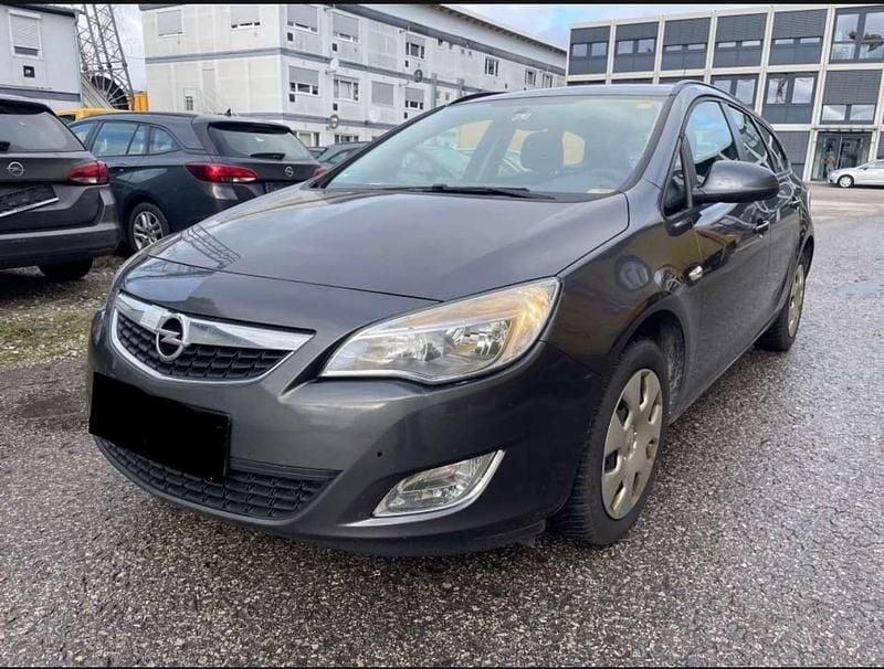 Grau Gebraucht 2012 Opel Astra Selection Kombi | 2.000 € (Fairer Preis) - Bild 1/4